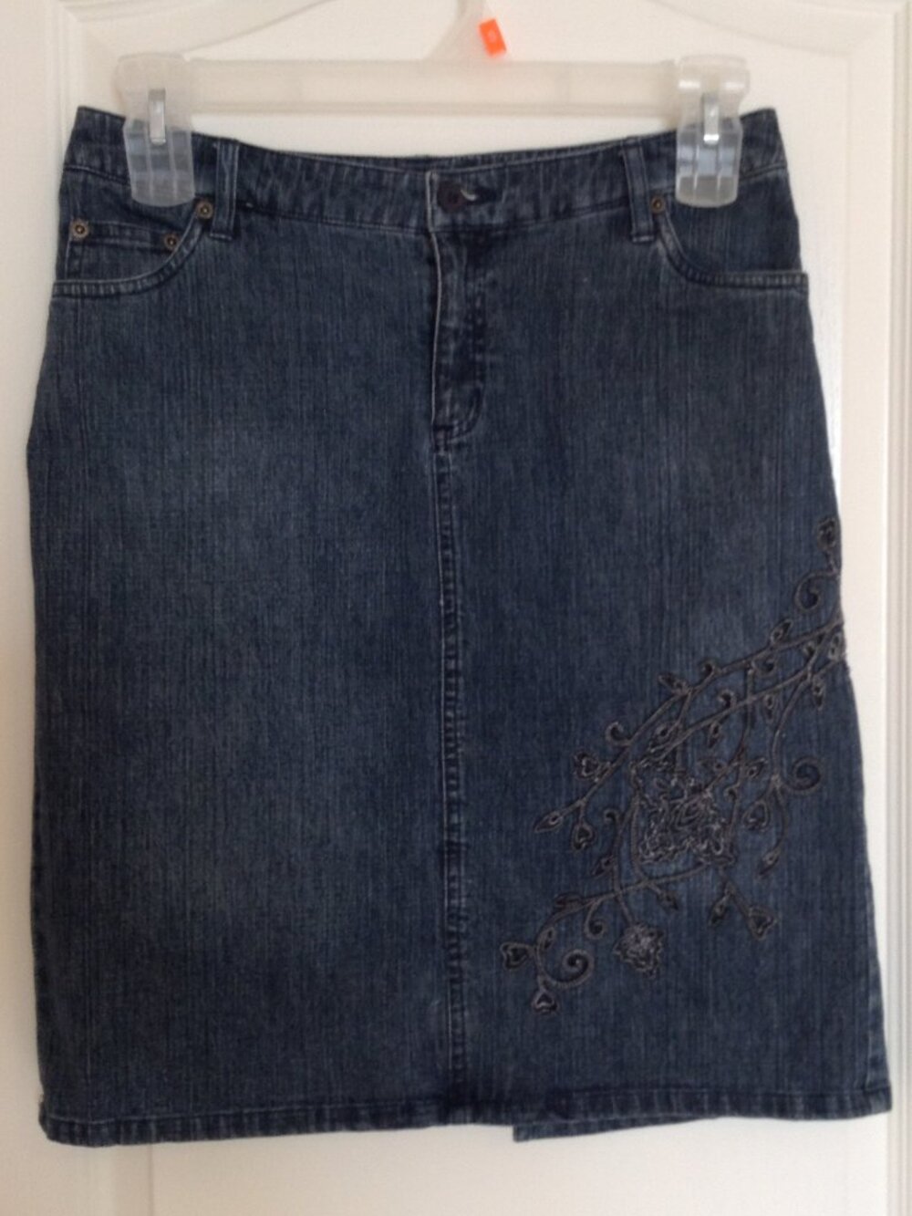 Point Zero Women's Denim Pencil Jean Midi Skirt Size 5 with Embroidery